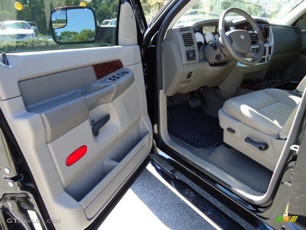 2008 Ram 1500 Laramie Quad Cab 4x4 - Brilliant Black Crystal Pearl / Medium Slate Gray photo #4