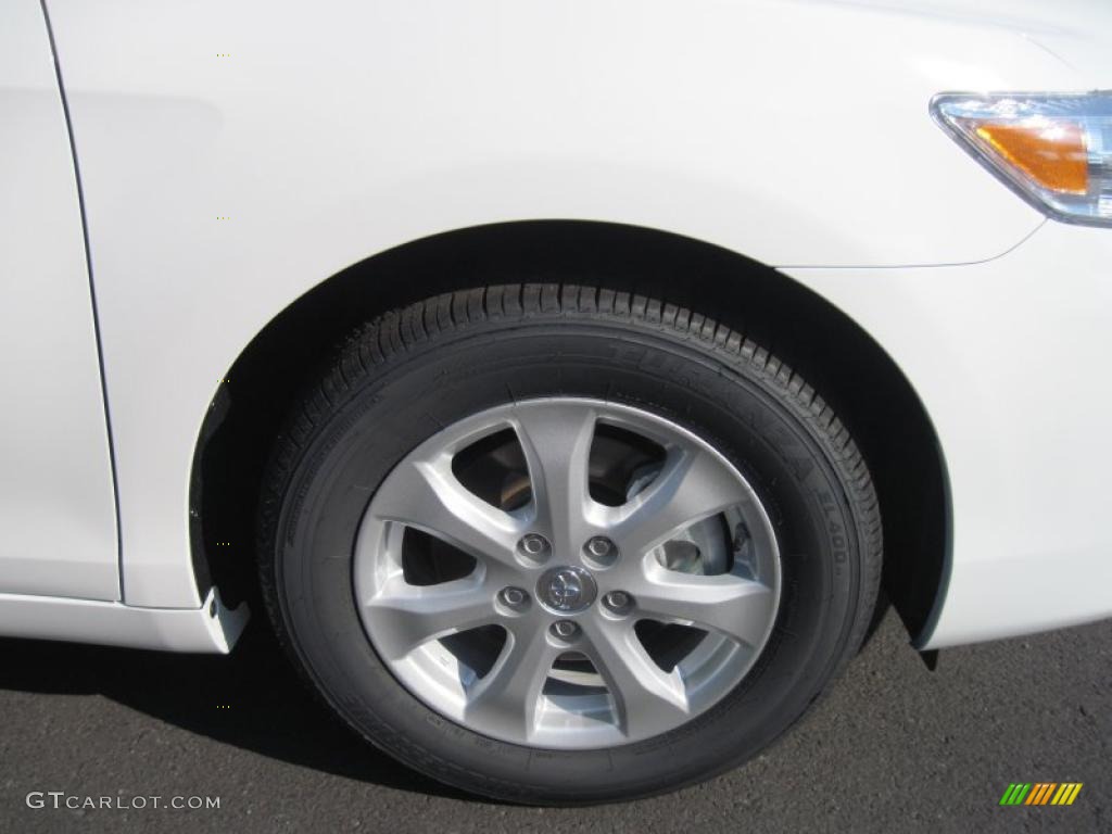2011 Camry LE - Super White / Ash photo #12