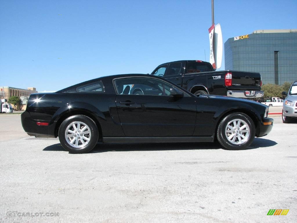 2007 Mustang V6 Deluxe Coupe - Black / Light Graphite photo #5