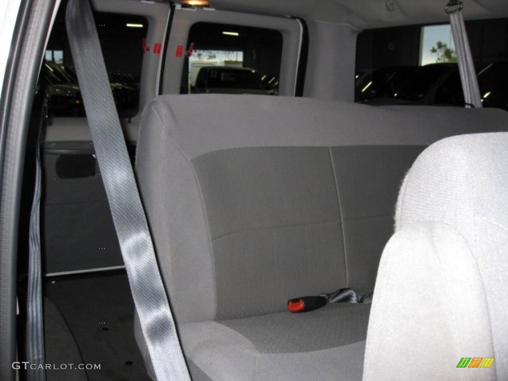 2006 E Series Van E150 XL Passenger - Oxford White / Medium Flint Grey photo #4