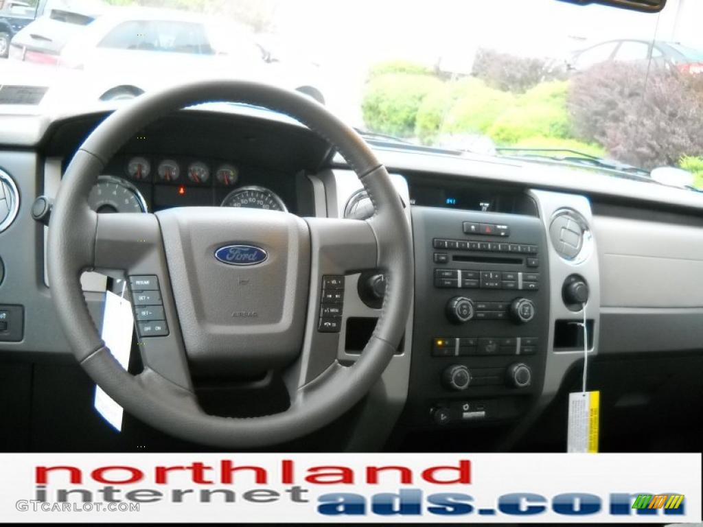 2010 F150 XLT SuperCrew 4x4 - Ingot Silver Metallic / Medium Stone photo #14