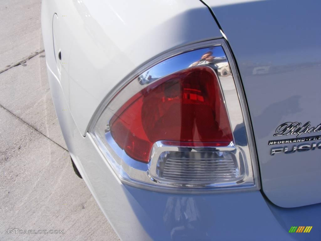 2008 Fusion SE V6 - White Suede / Medium Light Stone photo #9