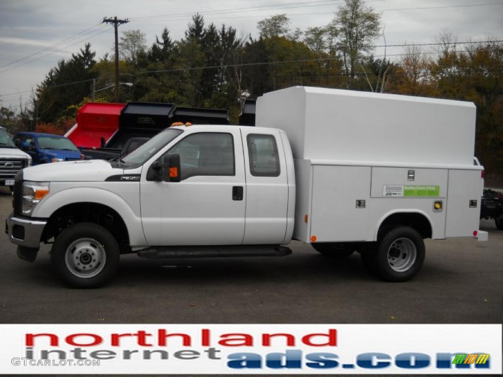 2011 F350 Super Duty XL SuperCab 4x4 Chassis Commercial - Oxford White / Steel photo #1