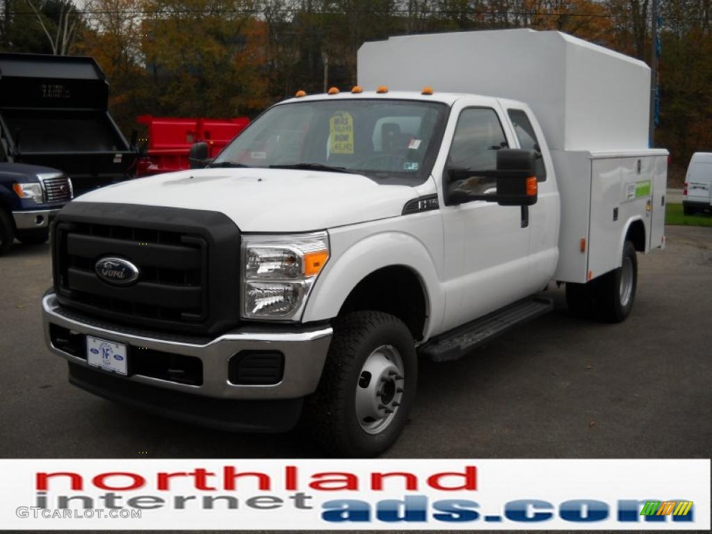 2011 F350 Super Duty XL SuperCab 4x4 Chassis Commercial - Oxford White / Steel photo #2