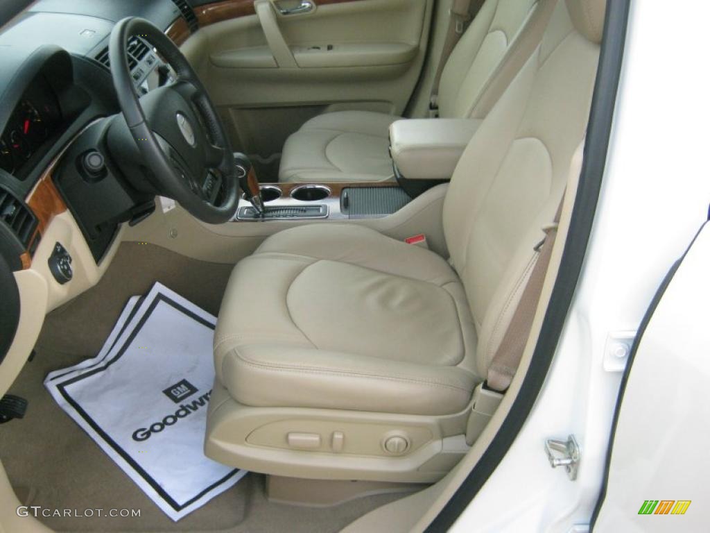 Tan Interior 2010 Saturn Outlook XR Photo #38333687