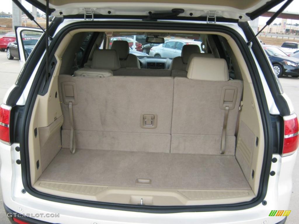 2010 Saturn Outlook XR Trunk Photo #38333823