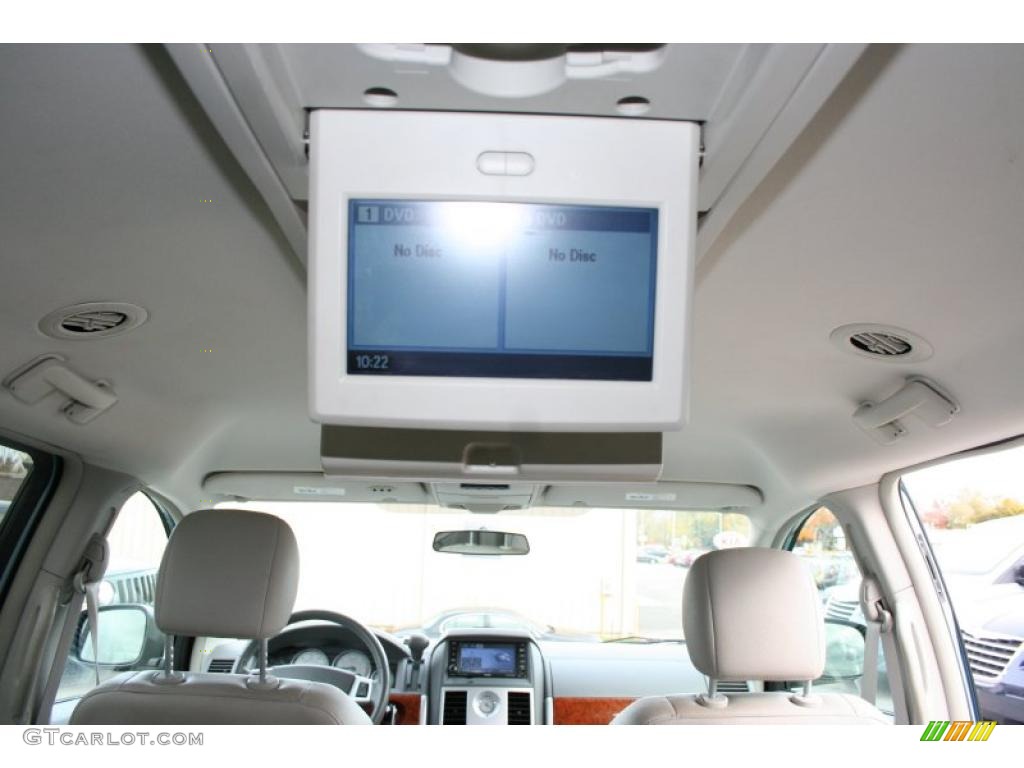 2008 Town & Country Touring Signature Series - Clearwater Blue Pearlcoat / Medium Slate Gray/Light Shale photo #11