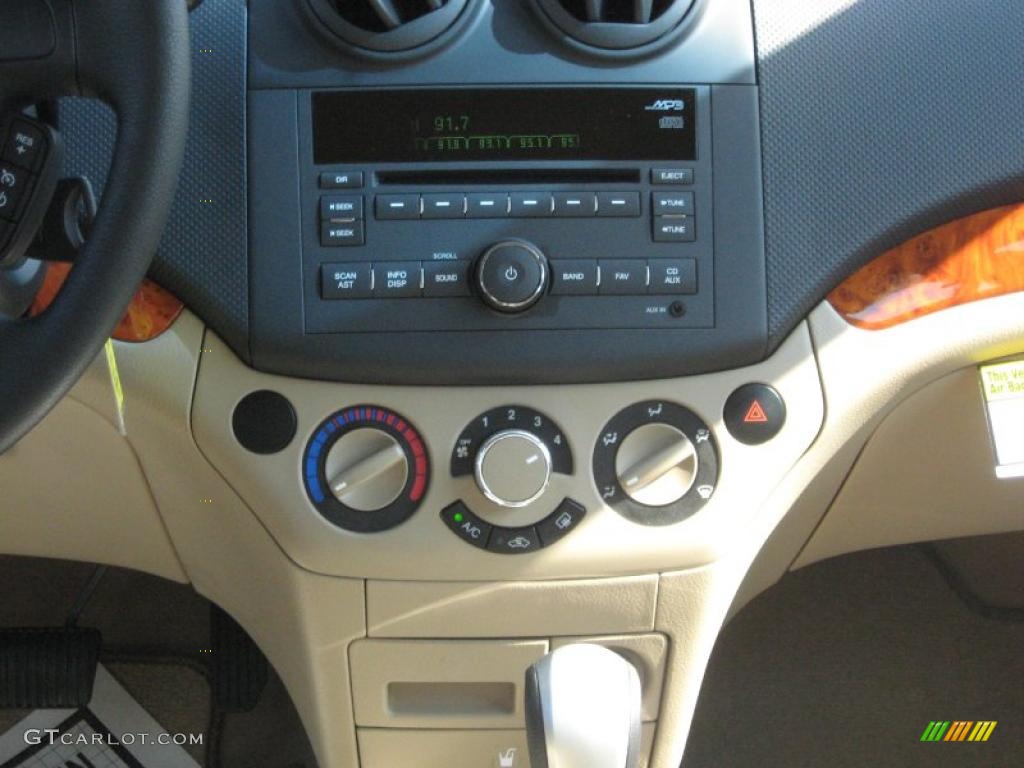 2011 Chevrolet Aveo LT Sedan Controls Photo #38337952