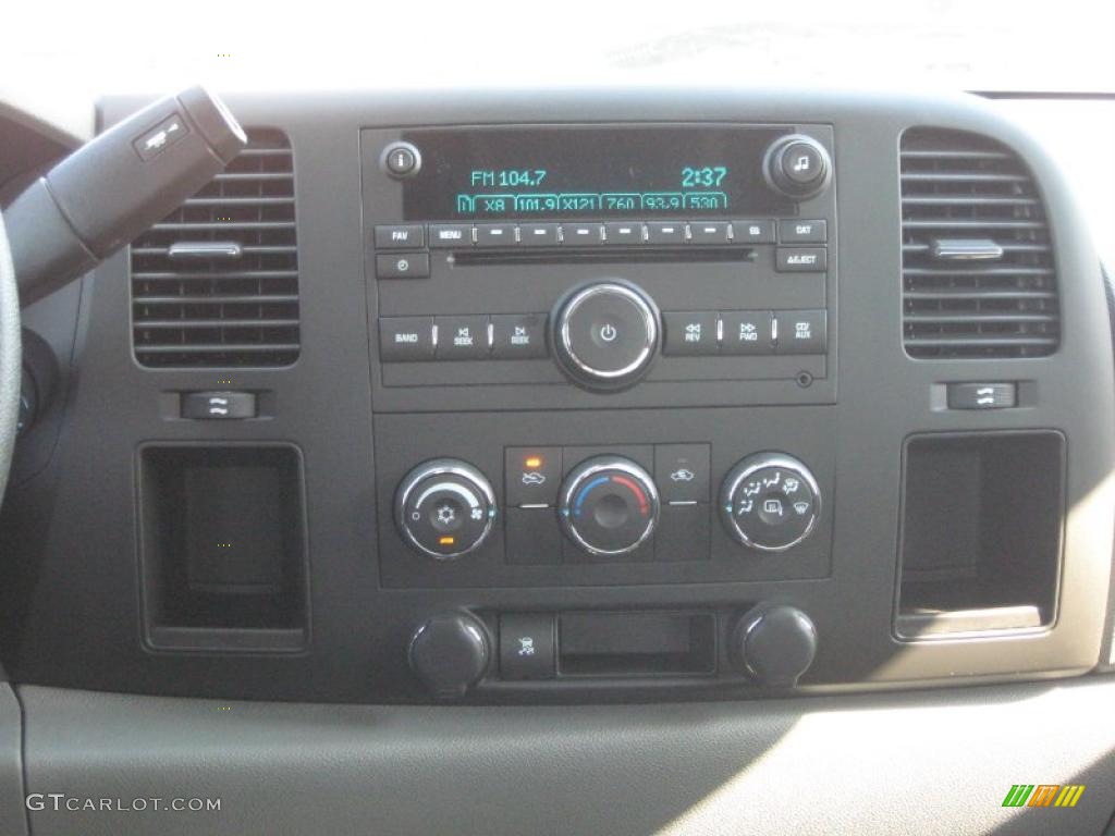 2011 Chevrolet Silverado 1500 LS Crew Cab 4x4 Controls Photo #38338589