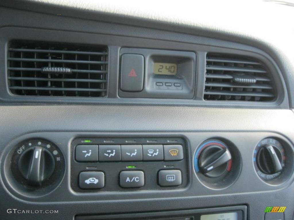 2003 Honda Odyssey LX Controls Photo #38343289