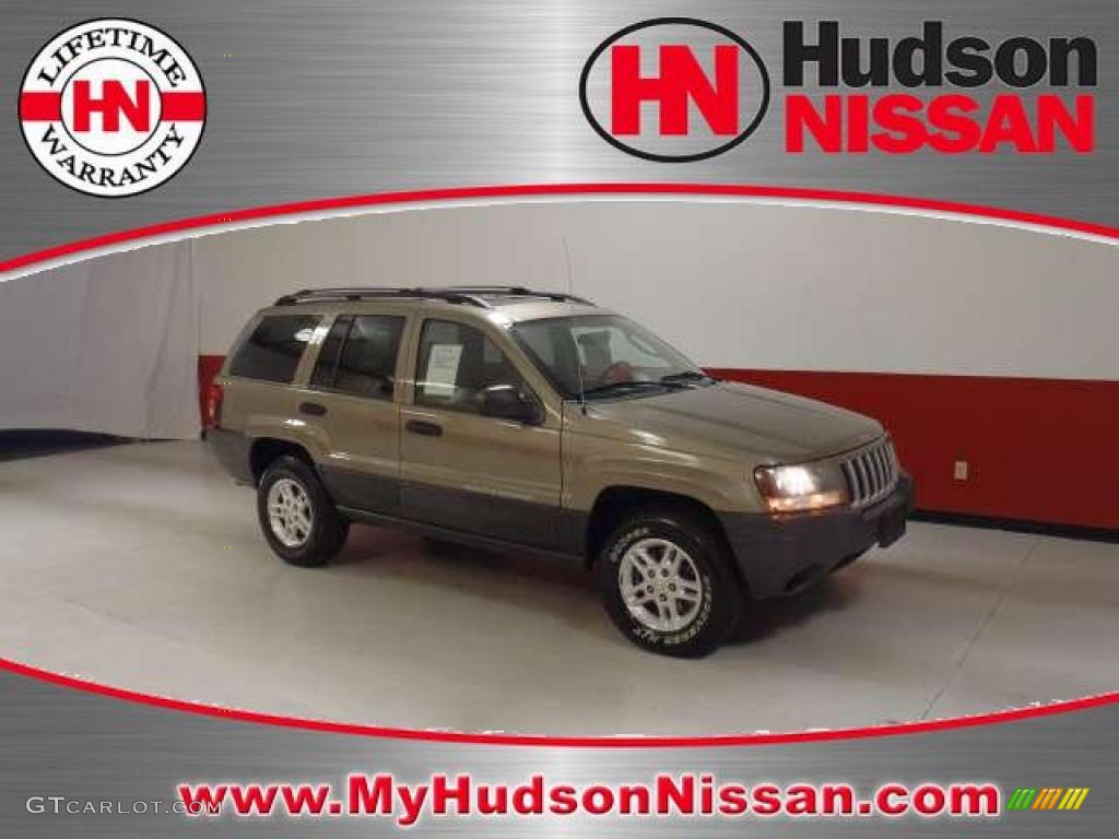 2004 Grand Cherokee Laredo - Light Khaki Metallic / Taupe photo #1