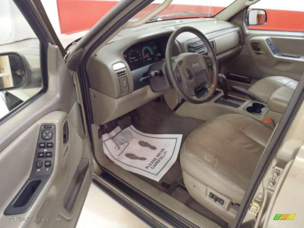 Taupe Interior 2004 Jeep Grand Cherokee Laredo Photo #38343905