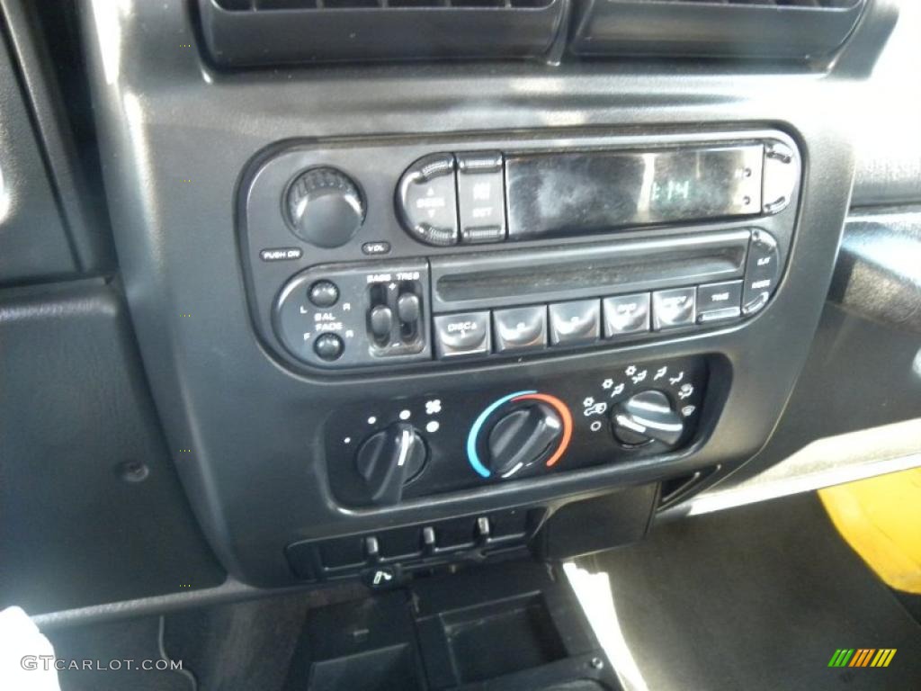 2004 Wrangler X 4x4 - Solar Yellow / Dark Slate Gray photo #17