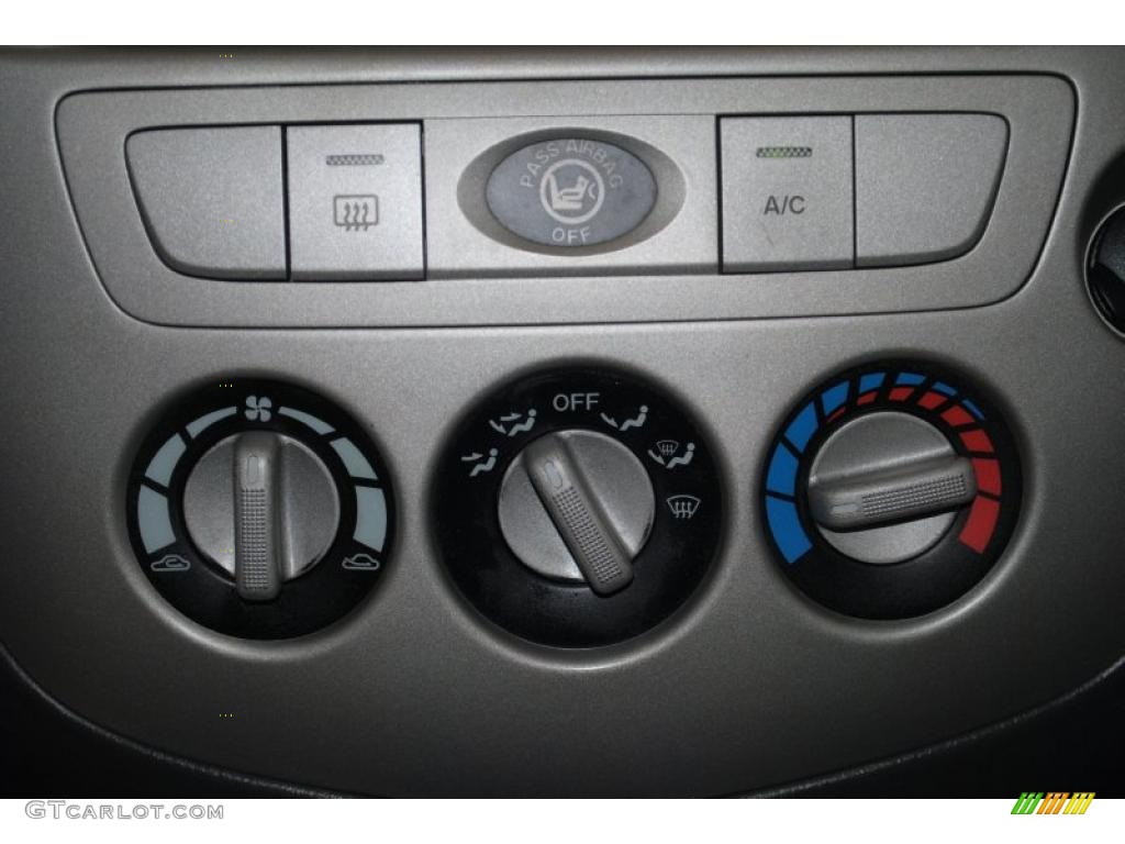 2006 Mazda Tribute i Controls Photo #38348378