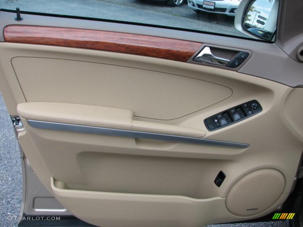 2007 Mercedes-Benz ML 350 4Matic Macadamia Door Panel Photo #38348694