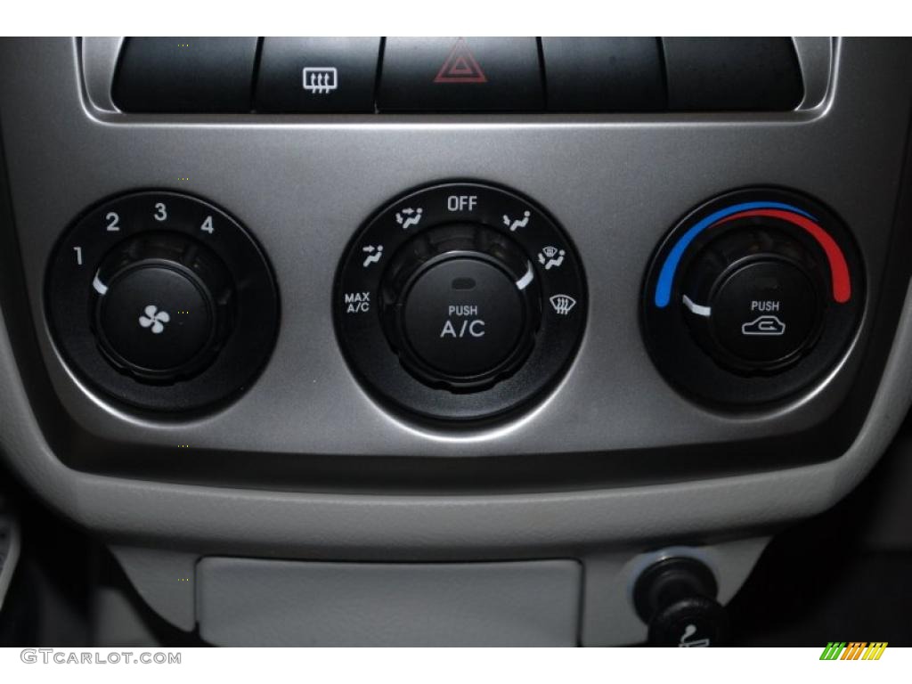 2006 Kia Spectra Spectra5 Hatchback Controls Photo #38349078