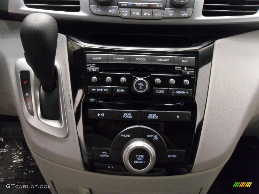 2011 Honda Odyssey EX-L Controls Photo #38350050