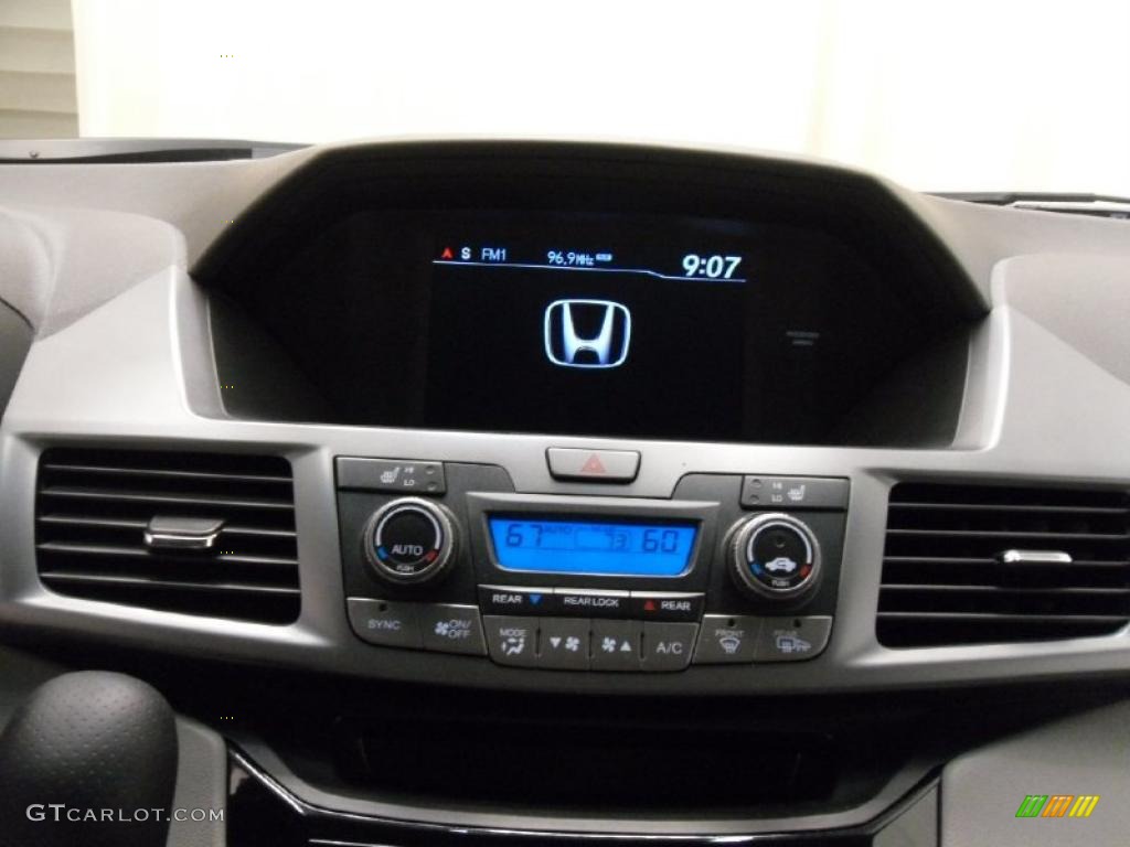 2011 Honda Odyssey EX-L Controls Photo #38350066