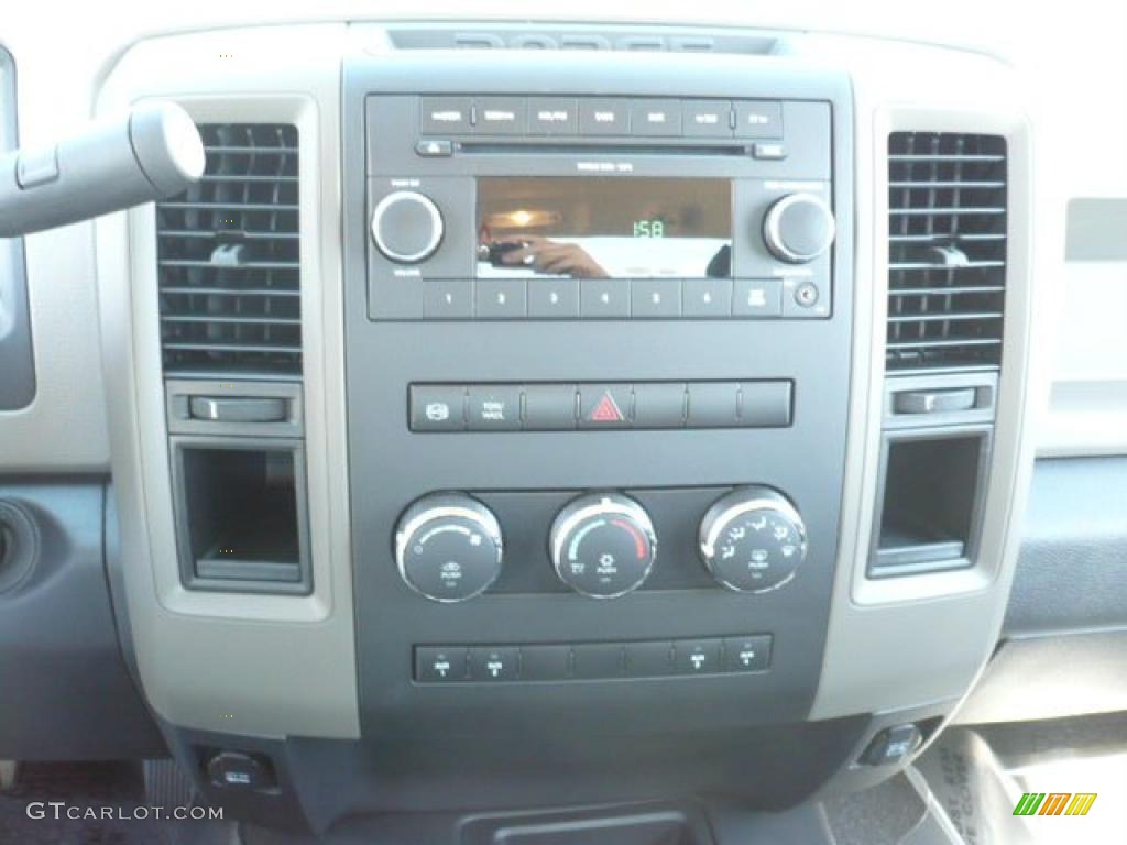 2011 Dodge Ram 4500 HD SLT Regular Cab 4x4 Chassis Controls Photo #38352342