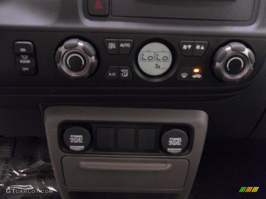 2011 Honda Ridgeline RTS Controls Photo #38352702
