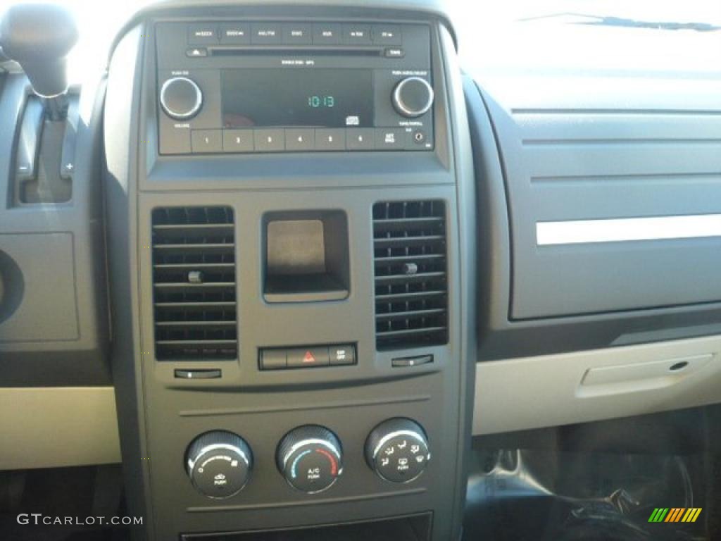 2010 Dodge Grand Caravan C/V Controls Photos