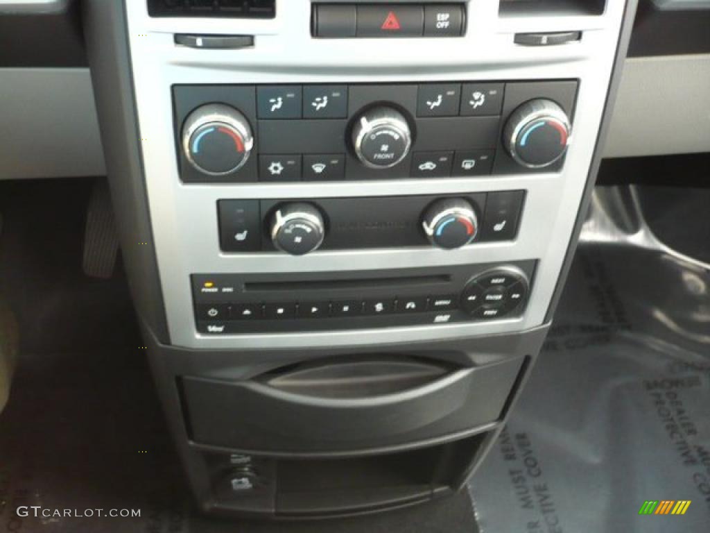 2010 Chrysler Town & Country Touring Controls Photo #38353370