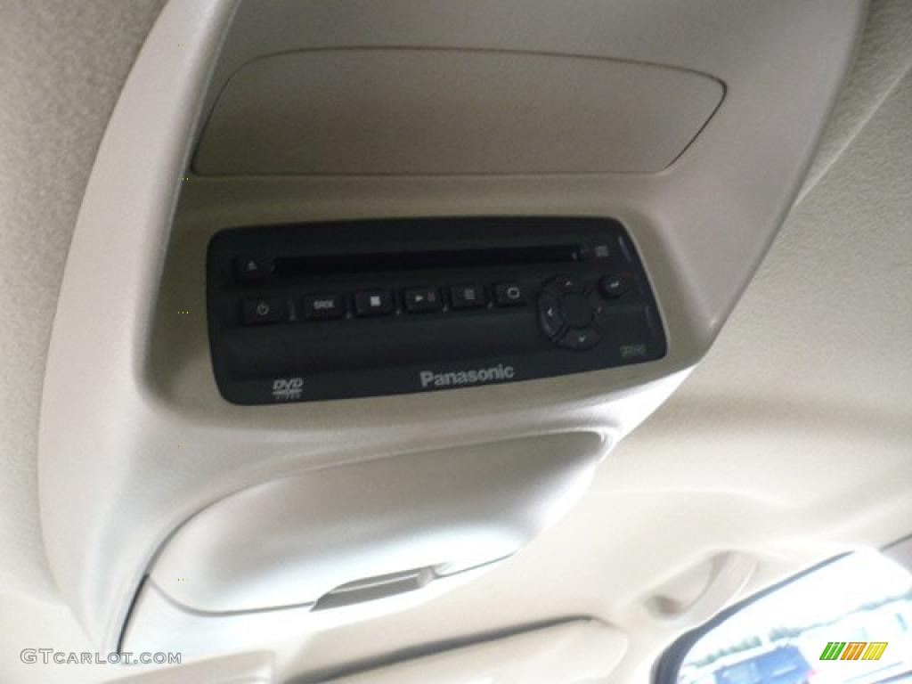 2003 Suburban 1500 LT 4x4 - Black / Tan/Neutral photo #9