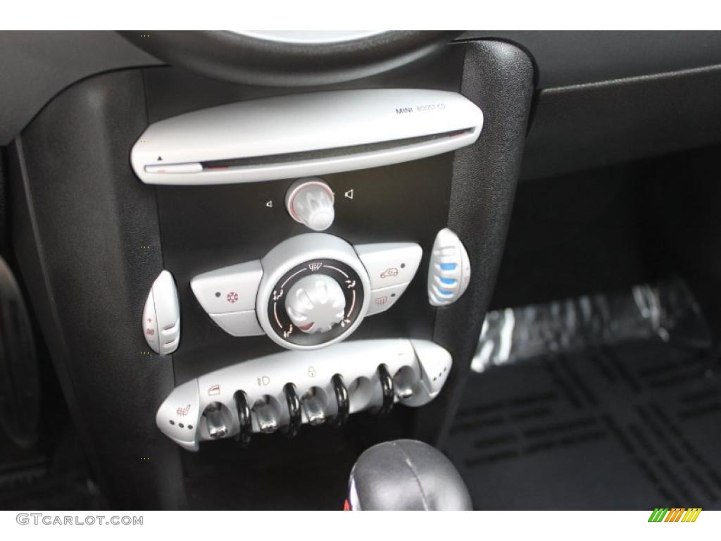 2009 Mini Cooper S Clubman Controls Photo #38353946