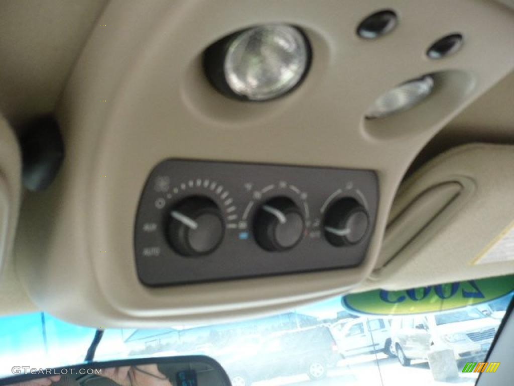 2003 Suburban 1500 LT 4x4 - Black / Tan/Neutral photo #19