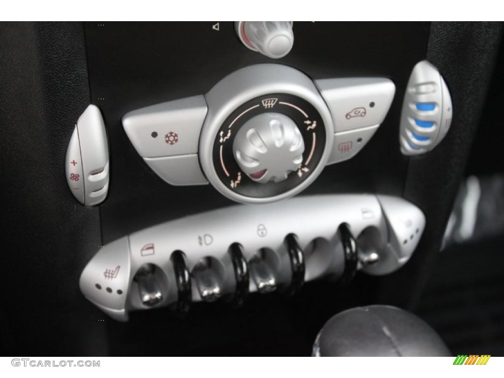 2009 Mini Cooper S Clubman Controls Photo #38353986