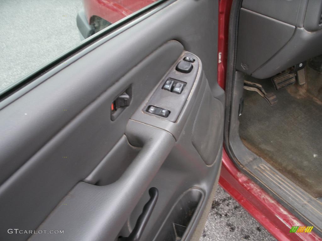 2004 Silverado 1500 LS Extended Cab 4x4 - Sport Red Metallic / Dark Charcoal photo #8