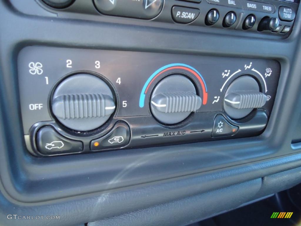 2001 GMC Sierra 1500 SLE Extended Cab Controls Photo #38358446