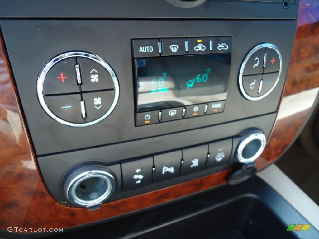 2007 Chevrolet Silverado 1500 LTZ Crew Cab Controls Photo #38359018