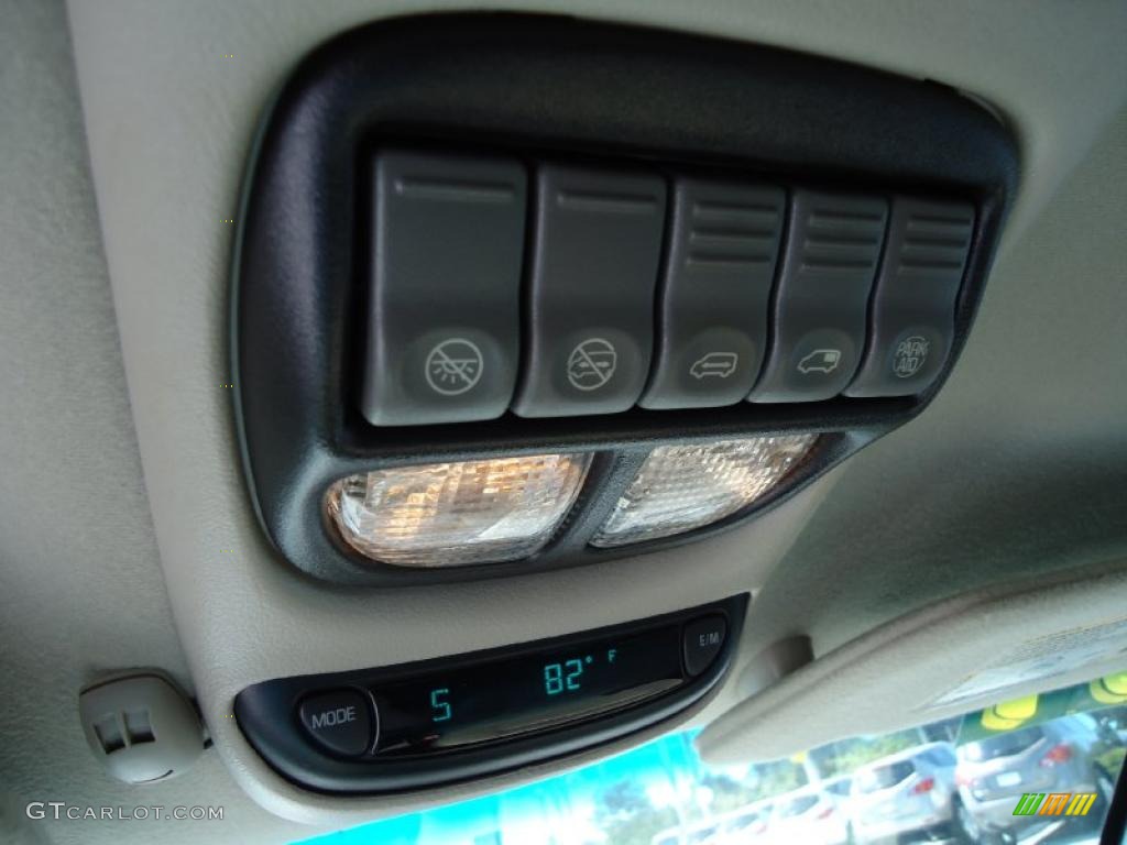 2004 Pontiac Montana Standard Montana Model Controls Photo #38360126