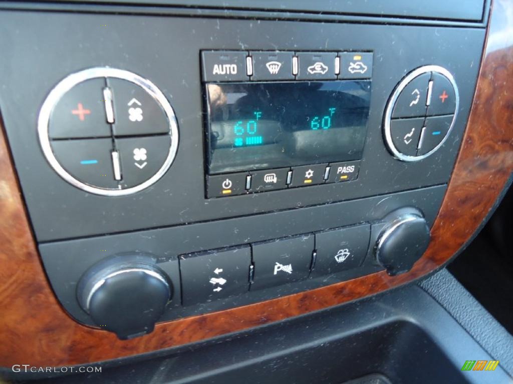 2008 Chevrolet Silverado 3500HD LTZ Crew Cab 4x4 Dually Controls Photo #38360674