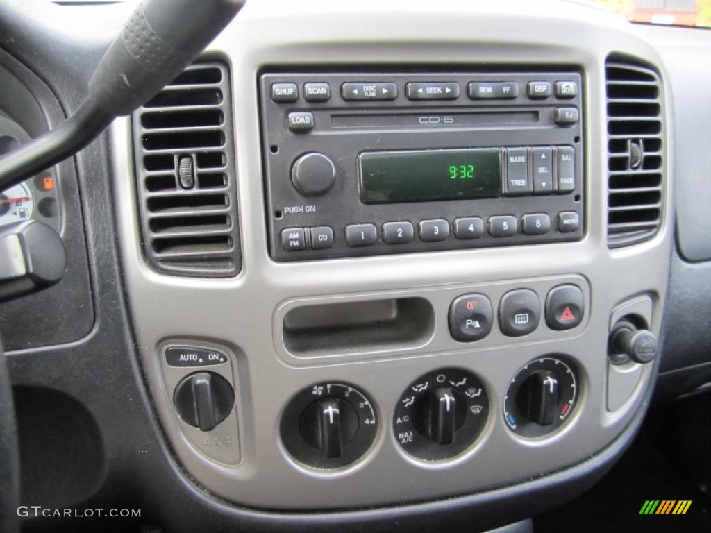 2003 Ford Escape Limited 4WD Controls Photo #38364010