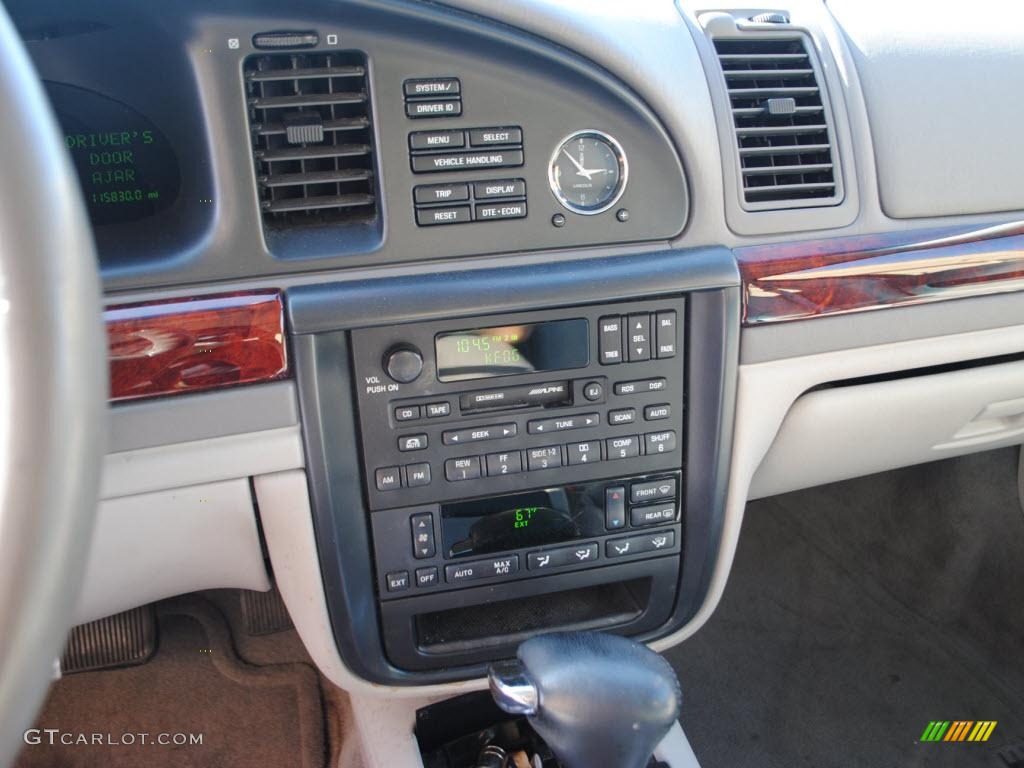 2002 Lincoln Continental Standard Continental Model Controls Photo #38370342