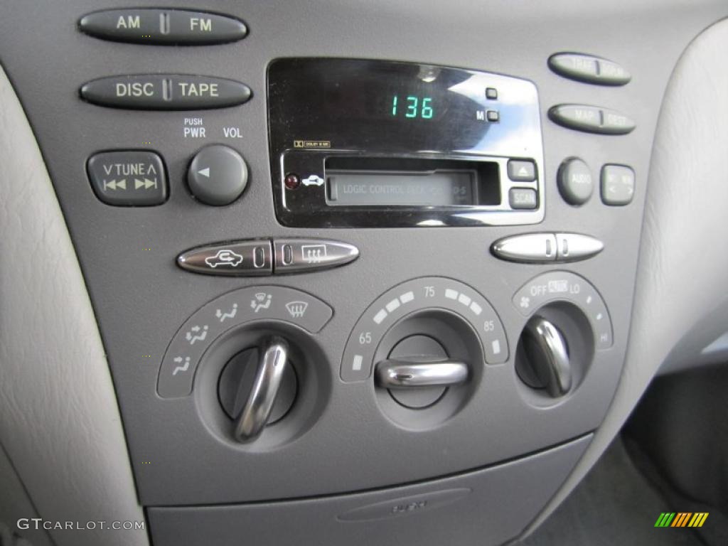 2002 Toyota Prius Hybrid Controls Photo #38371738