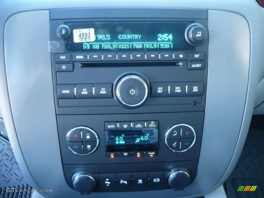 2011 GMC Sierra 3500HD SLT Crew Cab 4x4 Controls Photo #38373642
