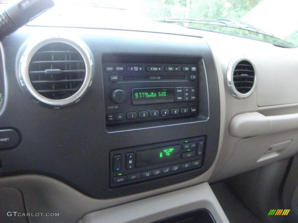 2003 Ford Expedition Eddie Bauer Controls Photo #38374194