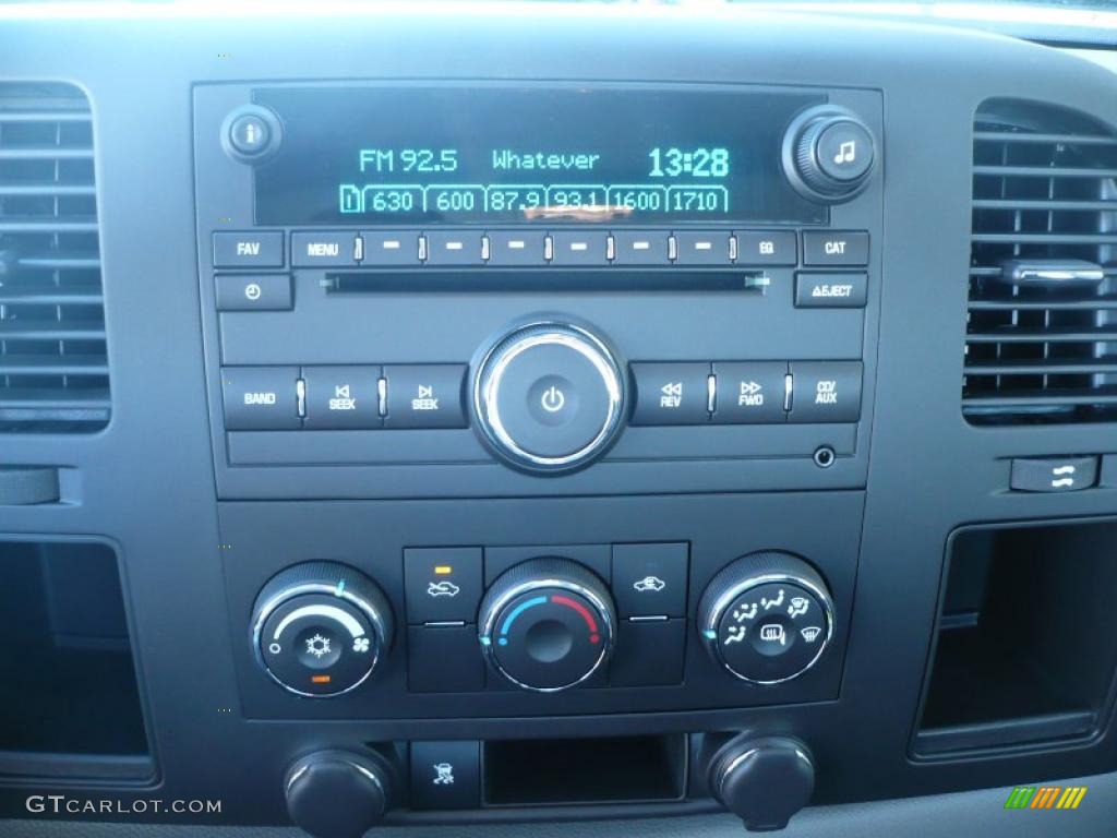 2011 GMC Sierra 1500 Extended Cab 4x4 Controls Photo #38375058