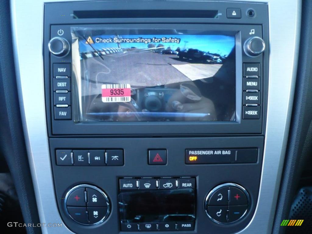 2011 GMC Acadia SLT AWD Controls Photo #38375354