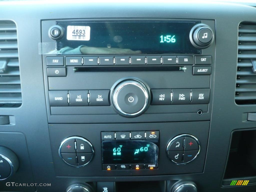 2011 GMC Sierra 2500HD SLE Extended Cab 4x4 Controls Photo #38375518