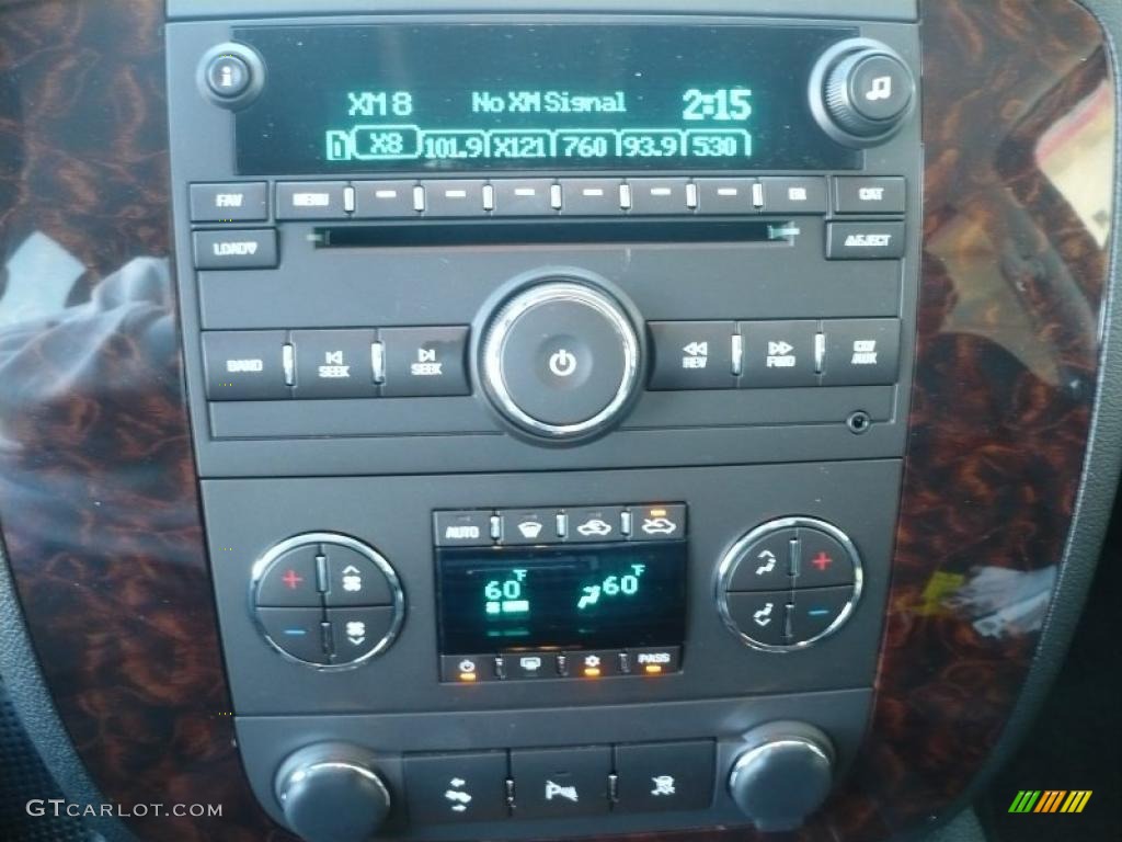 2011 GMC Sierra 2500HD Denali Crew Cab 4x4 Controls Photo #38376470