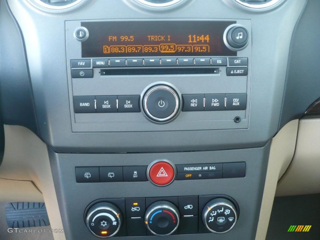 2010 Saturn VUE XE Controls Photo #38377422