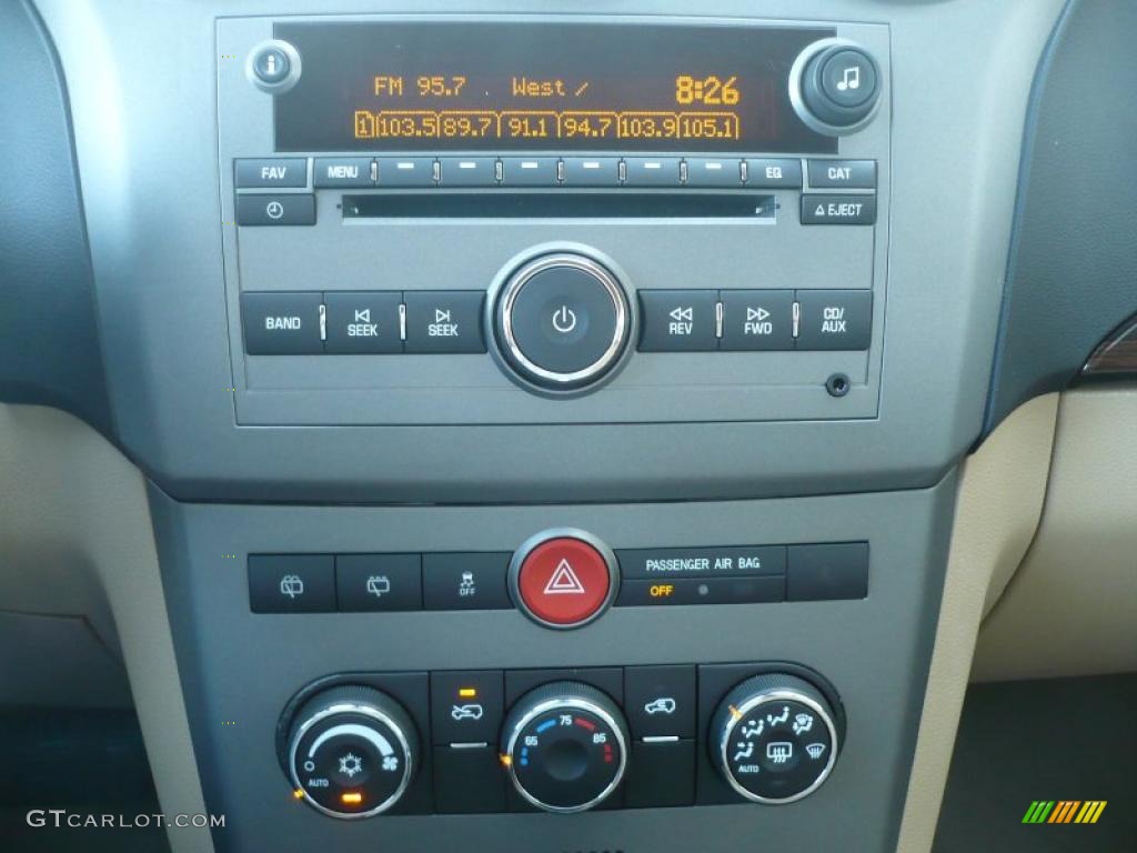 2010 Saturn VUE XR V6 AWD Controls Photo #38377710