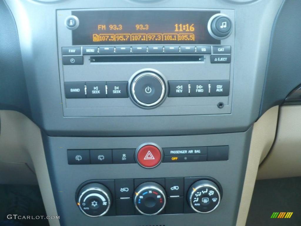 2010 Saturn VUE XR V6 AWD Controls Photo #38378327