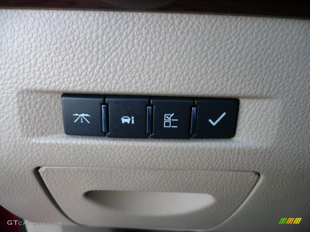 2010 Saturn VUE XR V6 AWD Controls Photo #38378443