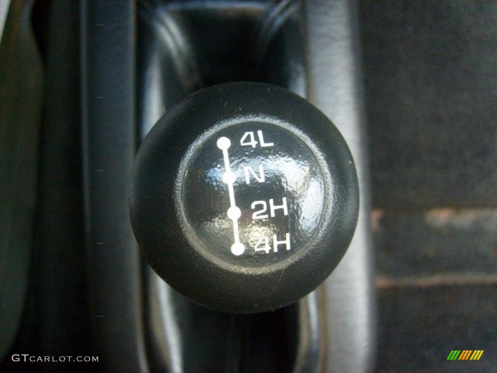 2003 Dodge Ram 2500 ST Regular Cab 4x4 Controls Photo #38379203