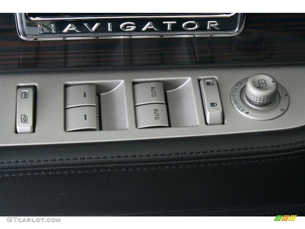 2010 Lincoln Navigator Standard Navigator Model Controls Photo #38379323